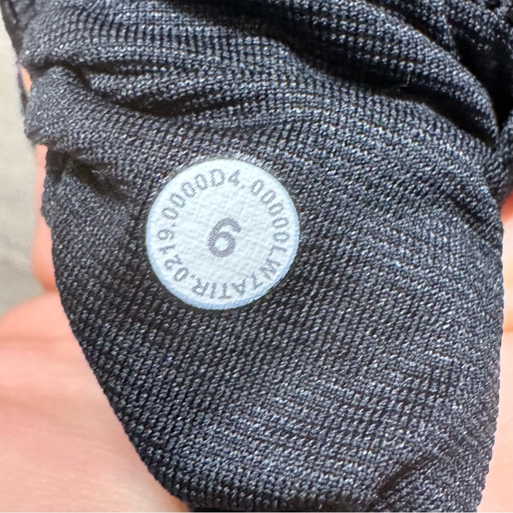 Lululemon hotty hot shorts camo 6 - Picture 4 of 5